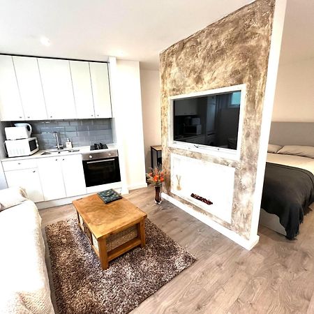 Modern Studio Apartment With Free Wifi Londra Exterior foto